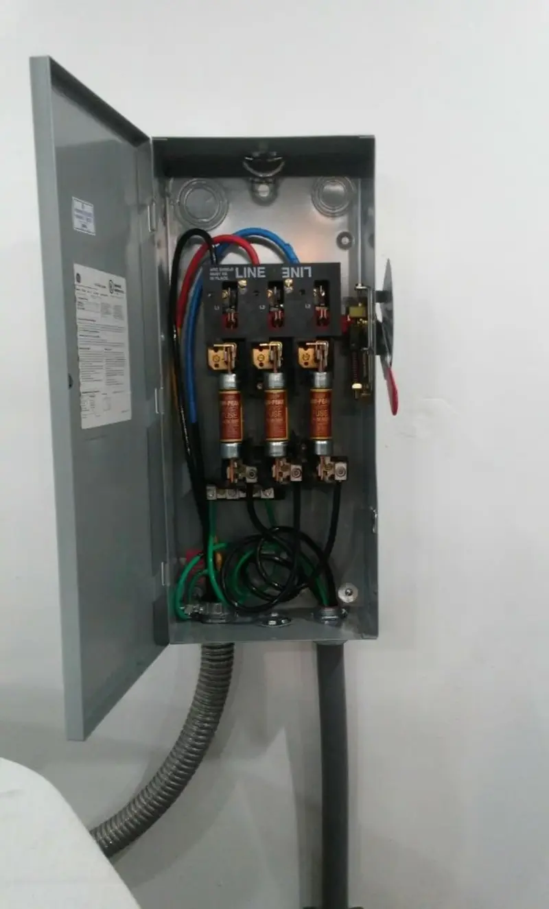 Three-phase disconnect switch installed for Smoke Detector Installation in Breckenridge Hills